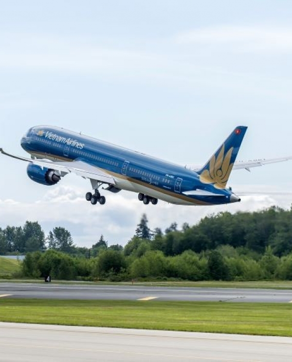 Vietnam Airlines chuyển hướng hạ cánh khẩn để cấp cứu hành khách gặp vấn đề sức khỏe.